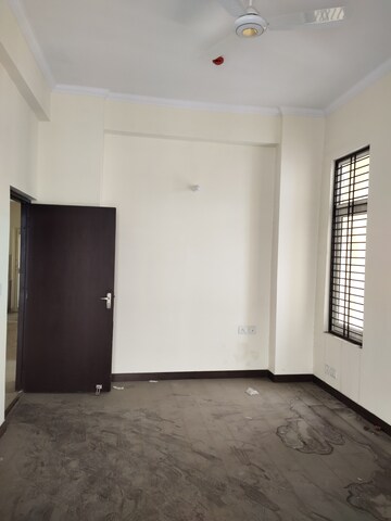 Furnished Amenities in 3.5 BHK Apartment at Assotech Windsor Court, Sector 78 – for Rent