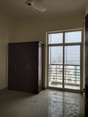 Room in 3.5 BHK Apartment at Assotech Windsor Court, Sector 78 – for Rent
