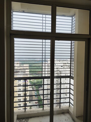 Room in 3.5 BHK Apartment at Assotech Windsor Court, Sector 78 – for Rent
