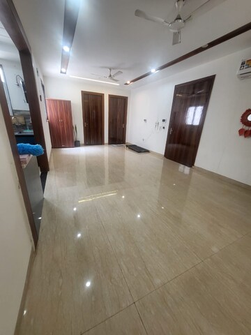 Room in 4 BHK Builder Floor at Sector 55 – for Rent