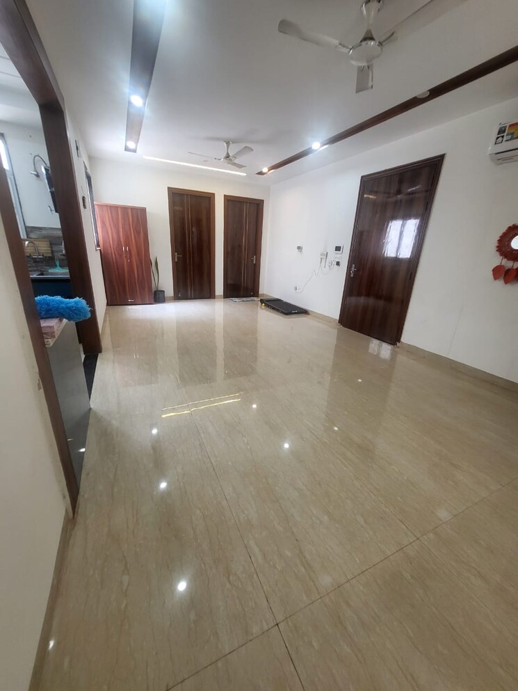 Room, sector 55 4 Bedroom 450 Sq.Yd. Builder Floor In Sector 55 Gurgaon 8921910