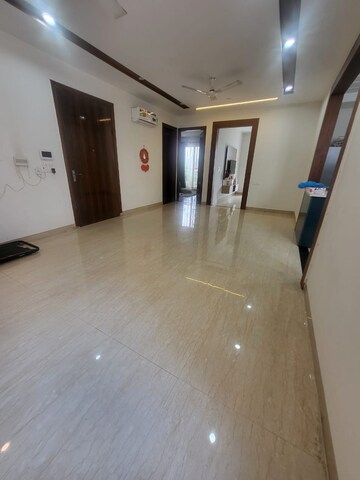 Room in 4 BHK Builder Floor at Sector 55 – for Rent