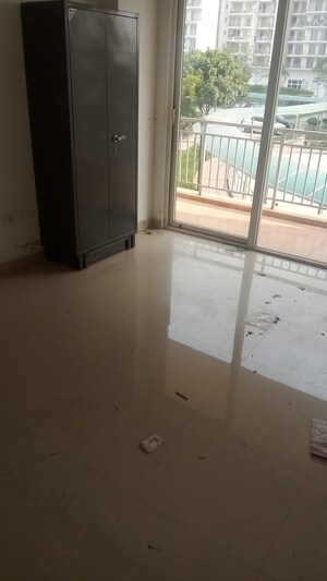 Room in 3 BHK Apartment at Parker White Lily, Sector 8 – for Sale