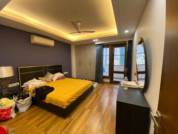 Bedroom in 3 BHK Builder Floor at Sector 55 – for Rent