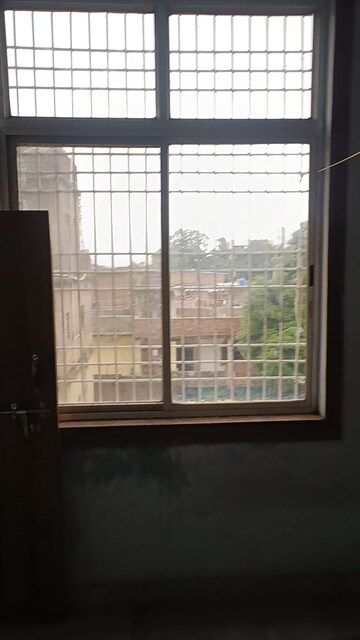Room in 3 BHK Apartment at Ratu Road – for Rent