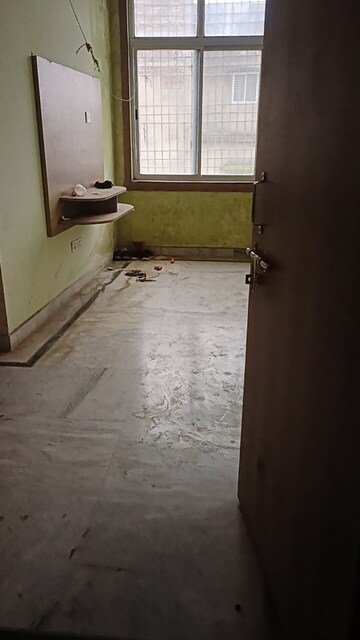 Room in 3 BHK Apartment at Ratu Road – for Rent