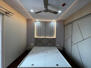 Room in 3.5 BHK Apartment at Pashmina Waterfront, Old Madras Road – for Rent