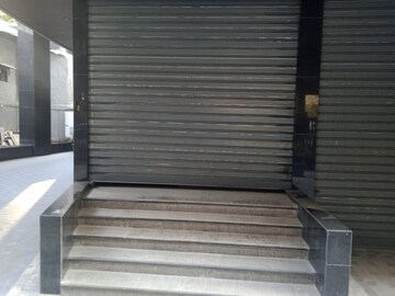 Shop For Rent in Mahim West