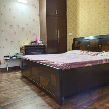 Bedroom in 3 BHK Builder Floor at R R AAR AAR Homes, Sector 42 – for Rent