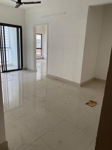 Room in 3 BHK Apartment at DTC Southern Heights, Joka – for Rent