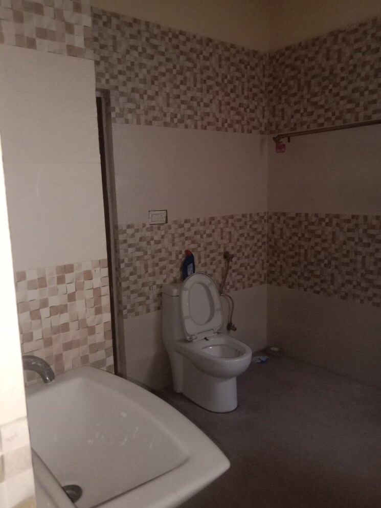 Bathroom, us-pine-homes 3 Bedroom 1350 Sq.Ft. Independent House In Dhakoli Zirakpur 8922094