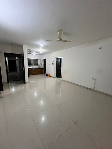 Room in 3 BHK Apartment at Rohan Ishan, Bavdhan – for Rent