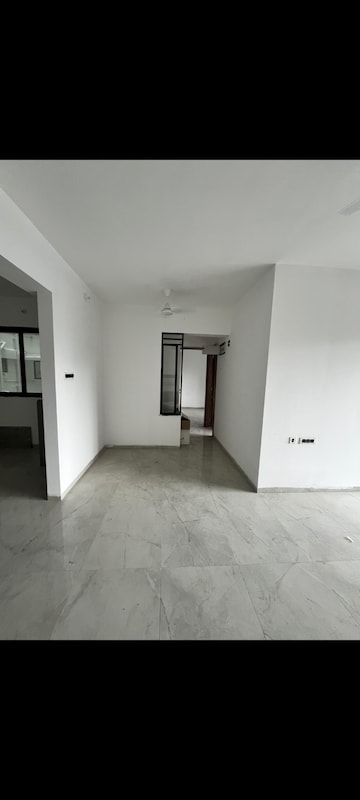 Room in 2 BHK Apartment at Unique Youtopia, Kharadi – for Rent