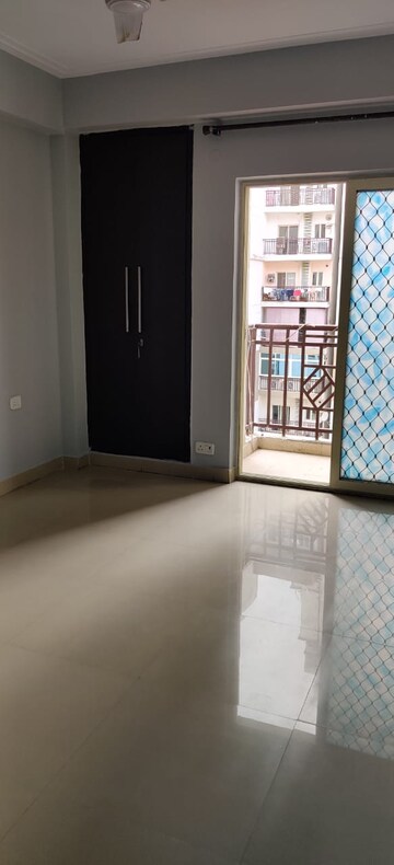 Room in 2.5 BHK Apartment at Jm Orchid, Sector 76 – for Rent