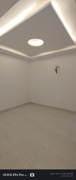 Room in 3 BHK Builder Floor at YK Homes, Green Fields Colony – for Sale