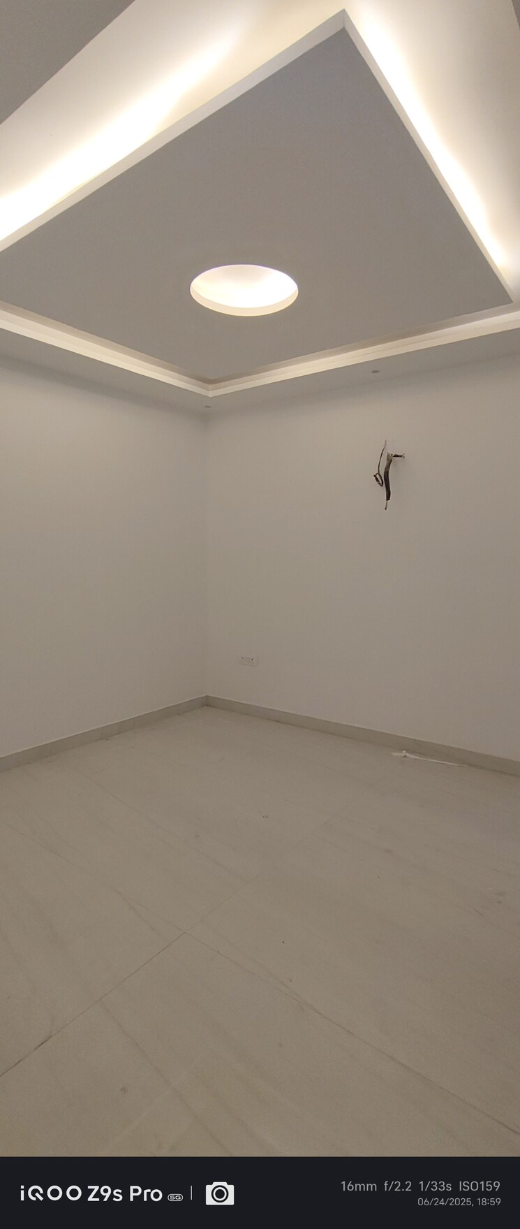 Room, yk-homes 3 Bedroom 205 Sq.Yd. Builder Floor In Green Fields Colony Faridabad 8922119