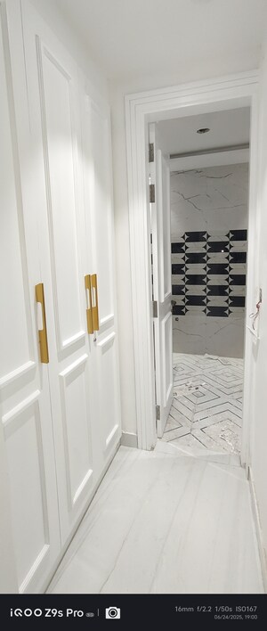 Building Lobby in 3 BHK Builder Floor at YK Homes, Green Fields Colony – for Sale