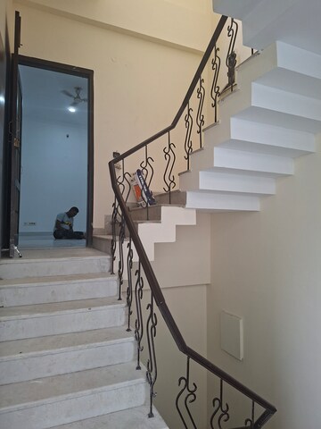 Staircase in 3.5 BHK Independent House at Sector 44 – for Rent