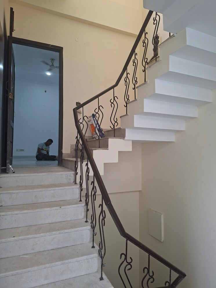 undefined, sector 44 3.5 Bedroom 300 Sq.Mt. Independent House In Sector 44 Noida 8922140