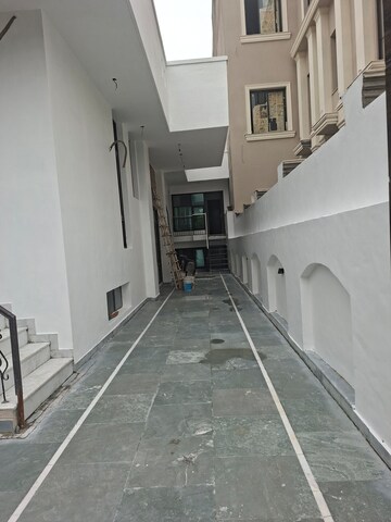 3.5 BHK Independent House For Rent in Sector 44