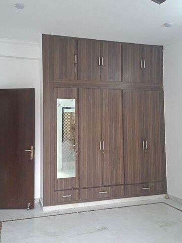Furnished Amenities in 3.5 BHK Independent House at Sector 44 – for Rent