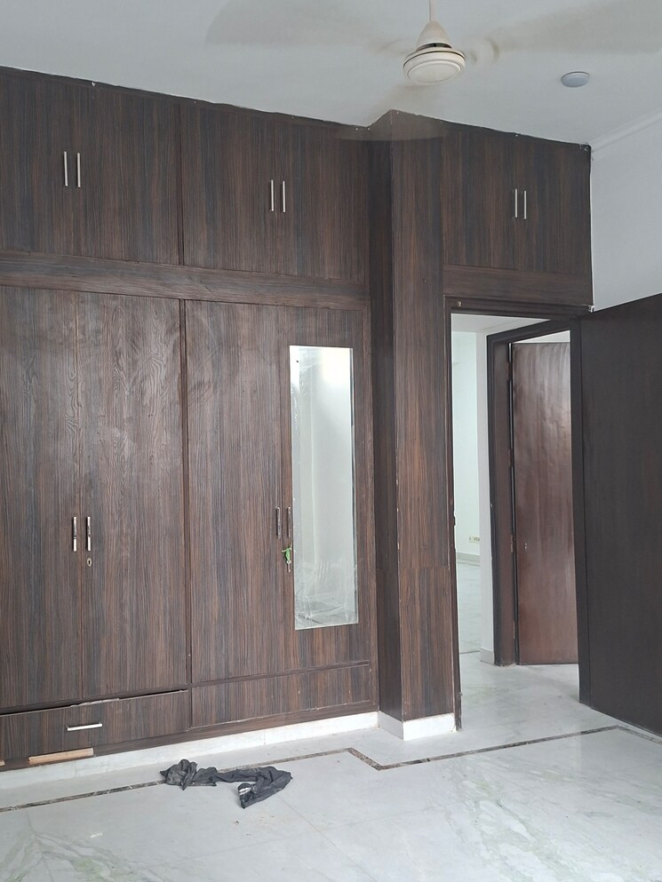 undefined, sector 44 3.5 Bedroom 300 Sq.Mt. Independent House In Sector 44 Noida 8922140