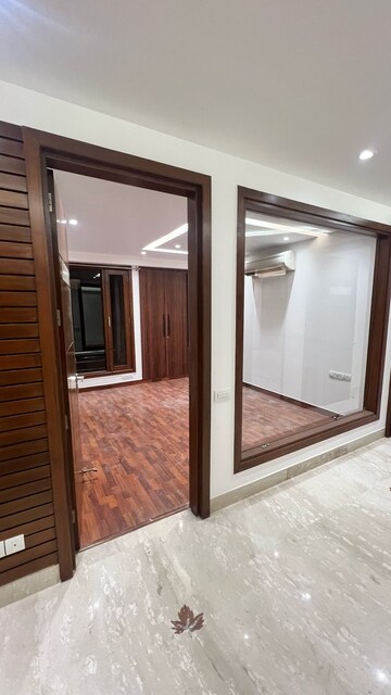 Room in 4 BHK Builder Floor at Greater Kailash I – for Rent