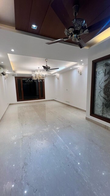 Room in 4 BHK Builder Floor at Greater Kailash I – for Rent