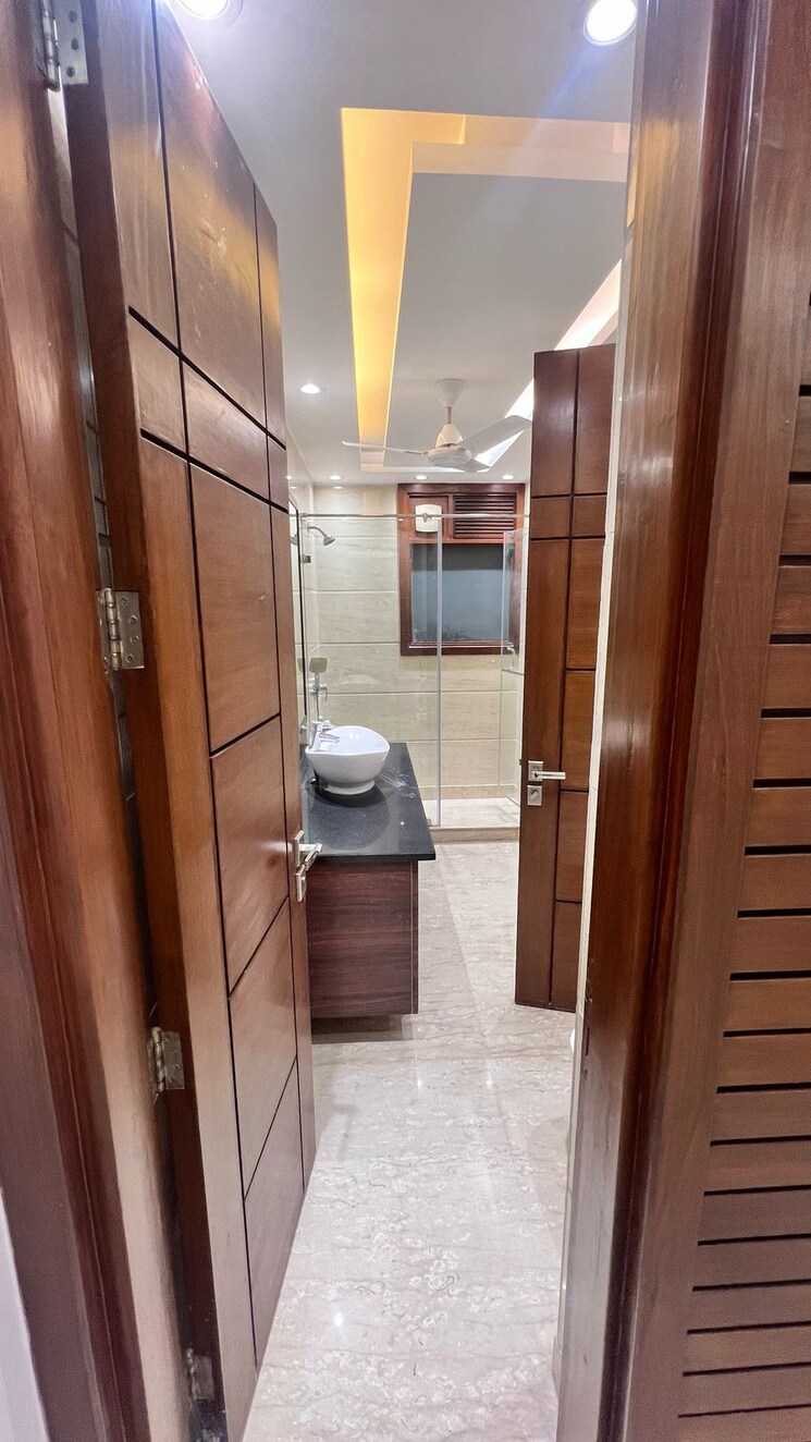 Bathroom, greater kailash i 4 Bedroom 500 Sq.Yd. Builder Floor In Greater Kailash I Delhi 8922126