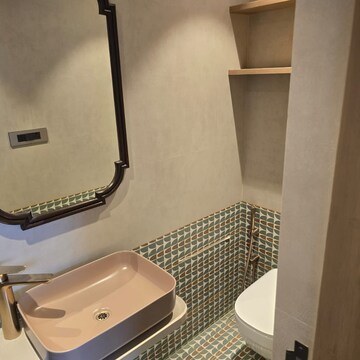 Furnished Amenities in 3 BHK Apartment at Bandra West – for Rent