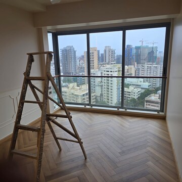 Room in 3 BHK Apartment at Bandra West – for Rent