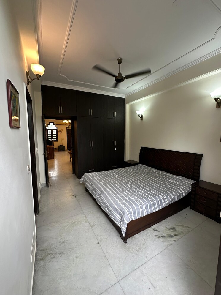 Bedroom, east of kailash 3 Bedroom 130 Sq.Yd. Builder Floor In East Of Kailash Delhi 8922166