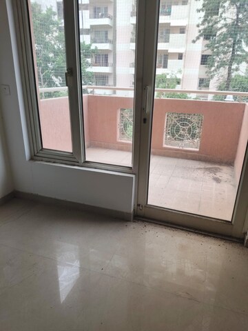 Room in 3 BHK Apartment at Spr Imperial Estate, Sector 82 – for Rent