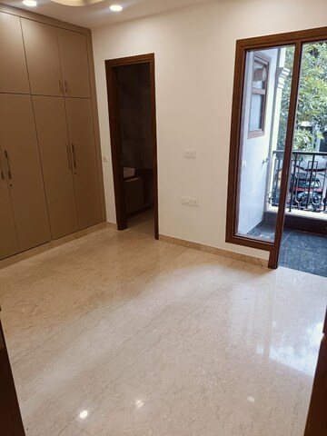 Room in 2 BHK Builder Floor at Lajpat Nagar I – for Rent