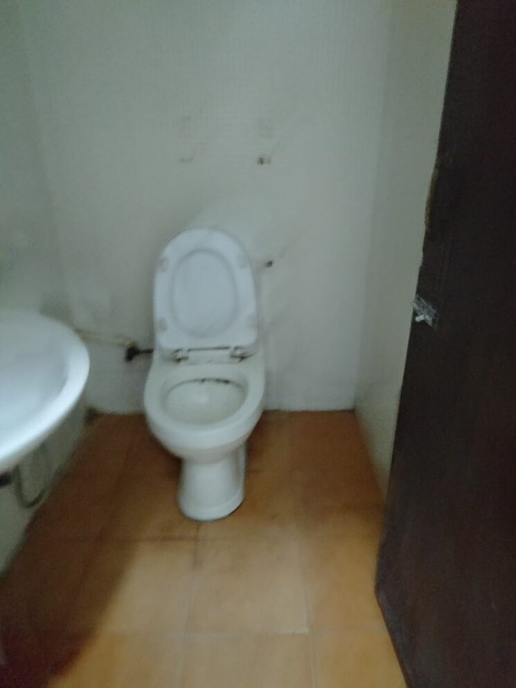 Bathroom, sector 3 Commercial Office Space 1200 Sq.Ft. In Sector 3 Noida 8922189
