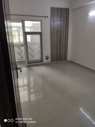 Room in 3 BHK Apartment at Aims Golf City, Sector 75 – for Rent