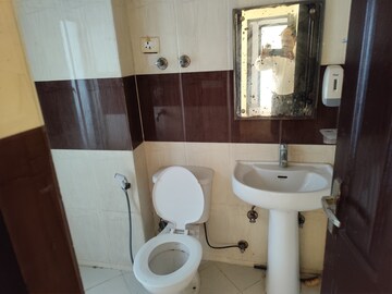 Bathroom in 3 BHK Apartment at Supertech 34 Pavilion, Sector 34 – for Rent