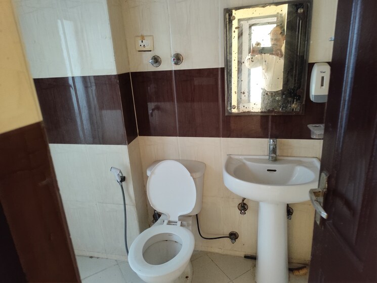 Bathroom, supertech-34-pavilion 3 Bedroom 1295 Sq.Ft. Apartment In Sector 34 Noida 8922197
