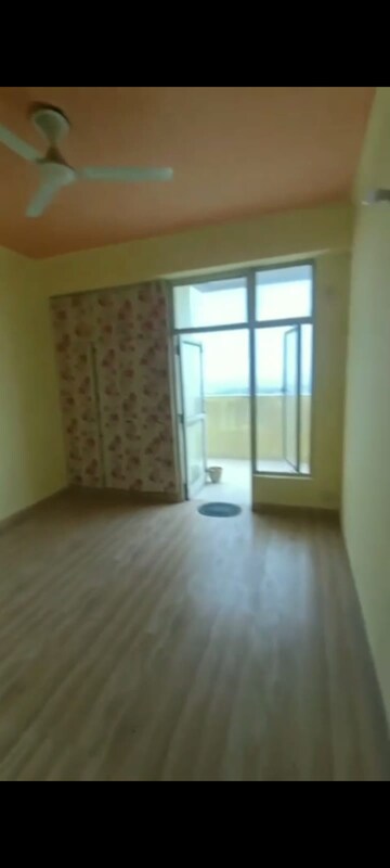 Room in 2 BHK Apartment at Migsun Green Mansion, Gulistanpur – for Rent