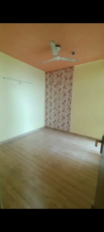 Room in 2 BHK Apartment at Migsun Green Mansion, Gulistanpur – for Rent