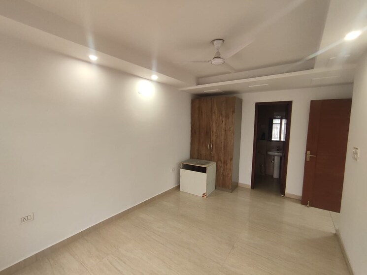 Room, sector 43 4 Bedroom 225 Sq.Yd. Builder Floor In Sector 43 Faridabad 8922214
