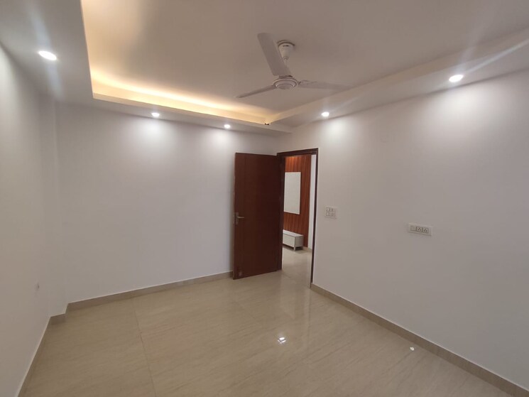 Room, sector 43 4 Bedroom 225 Sq.Yd. Builder Floor In Sector 43 Faridabad 8922214