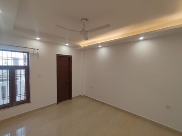 Room in 4 BHK Builder Floor at Sector 43 – for Sale