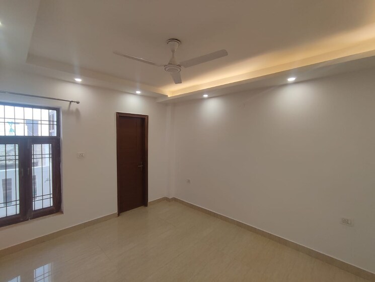 Room, sector 43 4 Bedroom 225 Sq.Yd. Builder Floor In Sector 43 Faridabad 8922214