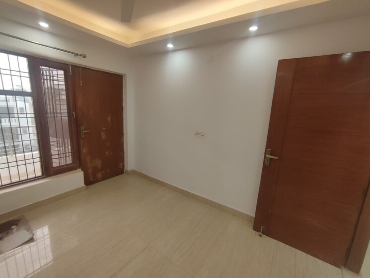 Room, sector 43 4 Bedroom 225 Sq.Yd. Builder Floor In Sector 43 Faridabad 8922214