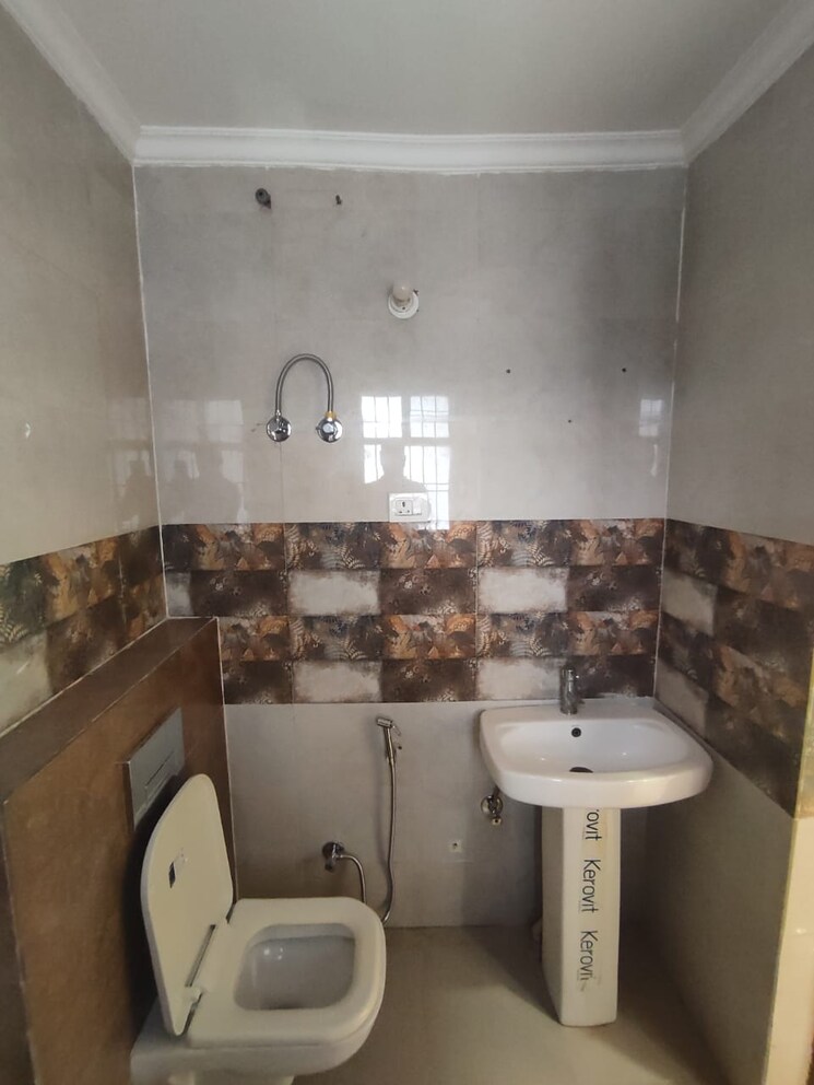 Kitchen, sector 43 4 Bedroom 225 Sq.Yd. Builder Floor In Sector 43 Faridabad 8922214