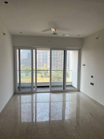 Room in 3 BHK Apartment at Shroff Aureta, Koregaon Park Annexe – for Rent