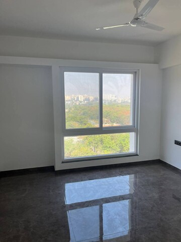 Room in 3 BHK Apartment at Shroff Aureta, Koregaon Park Annexe – for Rent