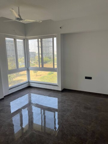 Room in 3 BHK Apartment at Shroff Aureta, Koregaon Park Annexe – for Rent