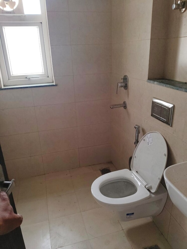 Bathroom, bptp-discovery-park 2 Bedroom 1258 Sq.Ft. Apartment In Sector 80 Faridabad 8922227